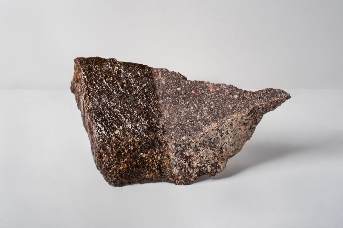 Varnish for stone, concrete and plaster of natural Baltic amber