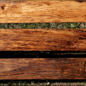 Lakas medienai iš natūralaus Baltijos gintaro